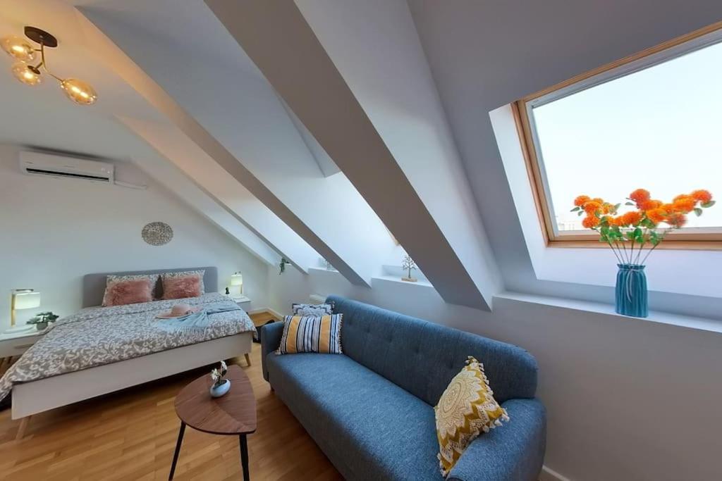 Ee Apartment