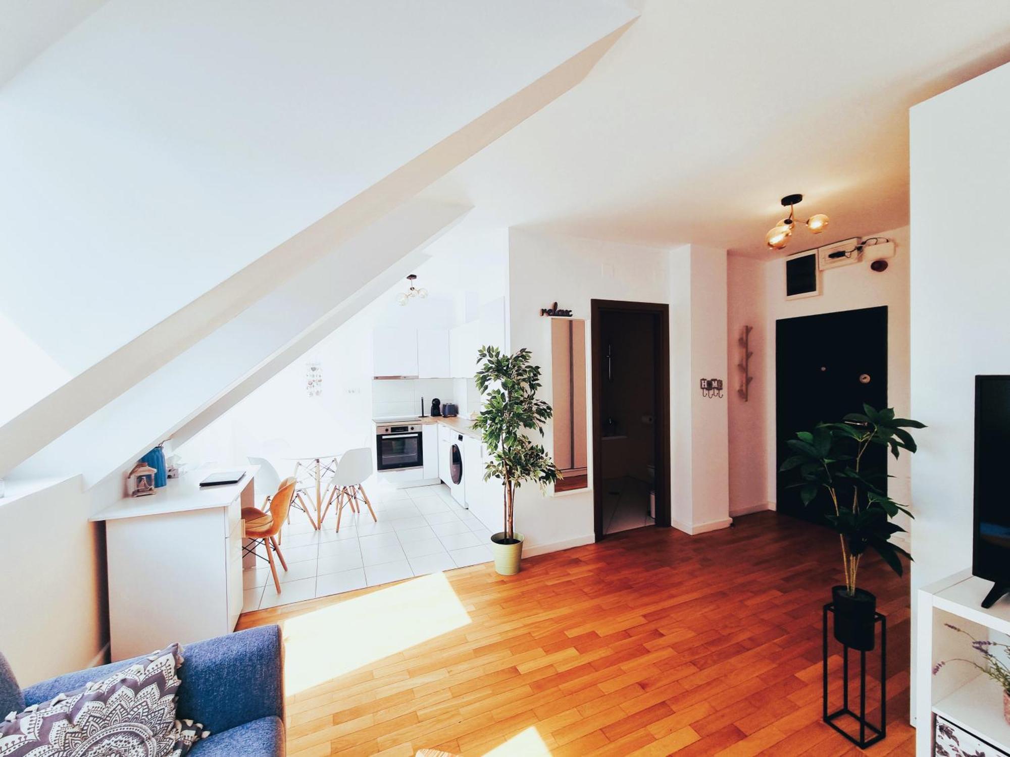 Ee Apartment *